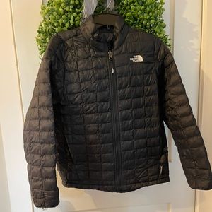 Northface Black packable puffer jacket M 10-12